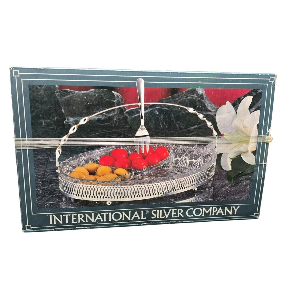 Silverplated Oval 4 Section Relish Dish With Fork By International Silver JJ3972